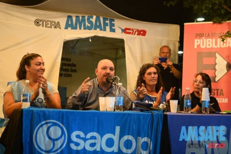Amsafe instaló la Carpa Blanca de la dignidad docente en el dpto. Belgrano