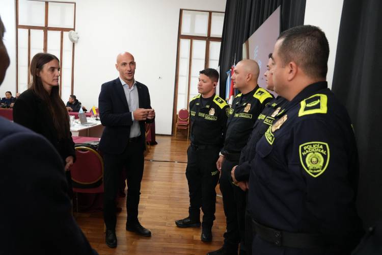 Santa Fe refuerza la profesionalización de sus fuerzas de seguridad para enfrentar el delito transnacional