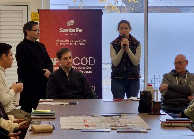 Jimena Senn participó de mesas de trabajo junto a APRECOD para abordar la prevención de consumos problemáticos en Las Colonias