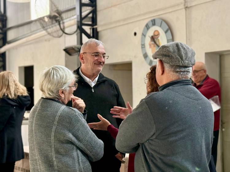 Calvo visitó el Centro de Jubilados de María Juana
