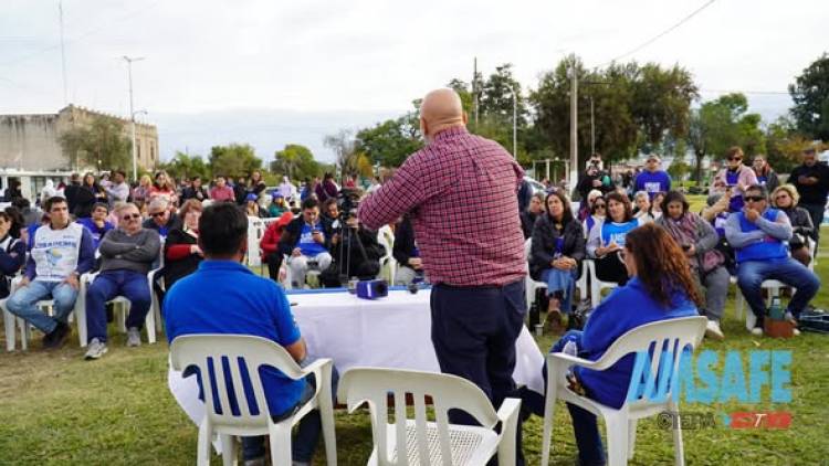 La Carpa de la dignidad docente se instaló en Céres
