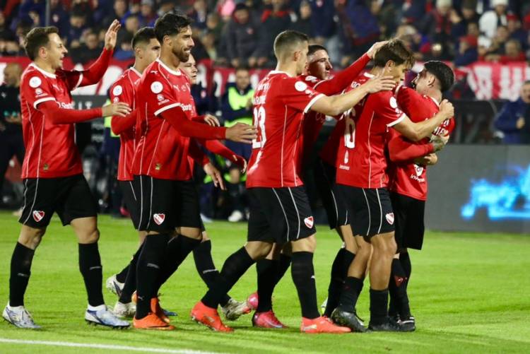 Independiente venció a Unión de Santa Fe con dos golazos de tiro libre