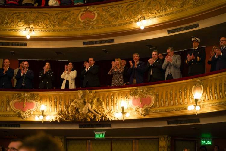 A sala llena, la Orquesta Sinfónica Provincial de Santa Fe engalanó la víspera del 25 de Mayo