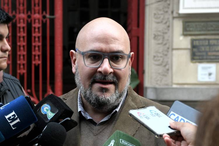 Avanza la limpieza de cables aéreos en la peatonal San Martín