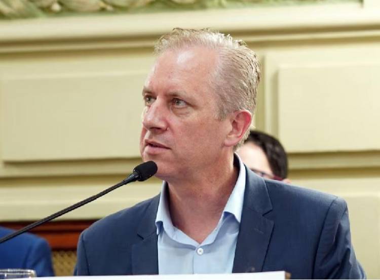 Contra los abusos y el endeudamiento: impulsan un sistema integral de protección de los consumidores