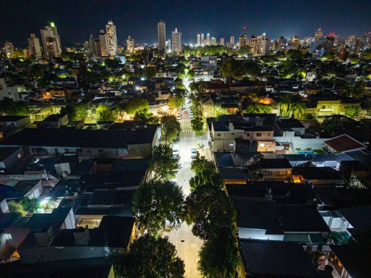 La Municipalidad ya renovó casi 2.300 luminarias led y el cronograma continúa en 13 vecinales