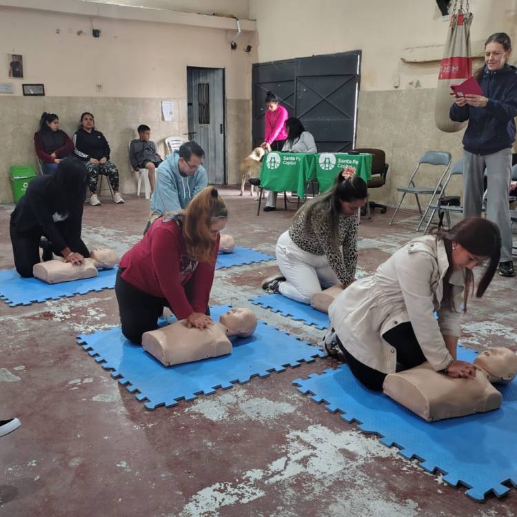 Más de 400 vecinos se capacitaron en RCP y Primeros Auxilios en las vecinales de la ciudad