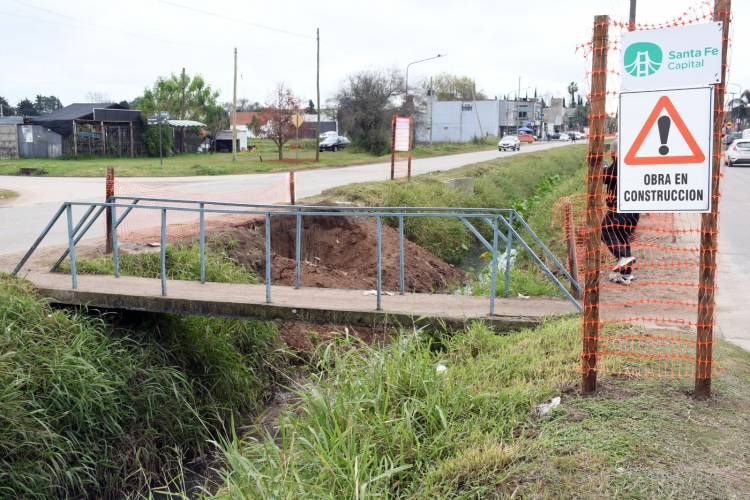 Avanza la construcción de los puentes peatonales sobre avenida Aristóbulo del Valle
