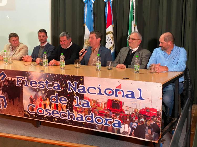 Calvo participó del lanzamiento de la Fiesta Nacional de la Cosechadora