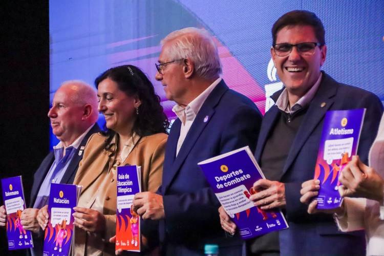 Con materiales pedagógicos, Provincia trabaja en las escuelas el Mundial de Fútbol y los Juegos Suramericanos