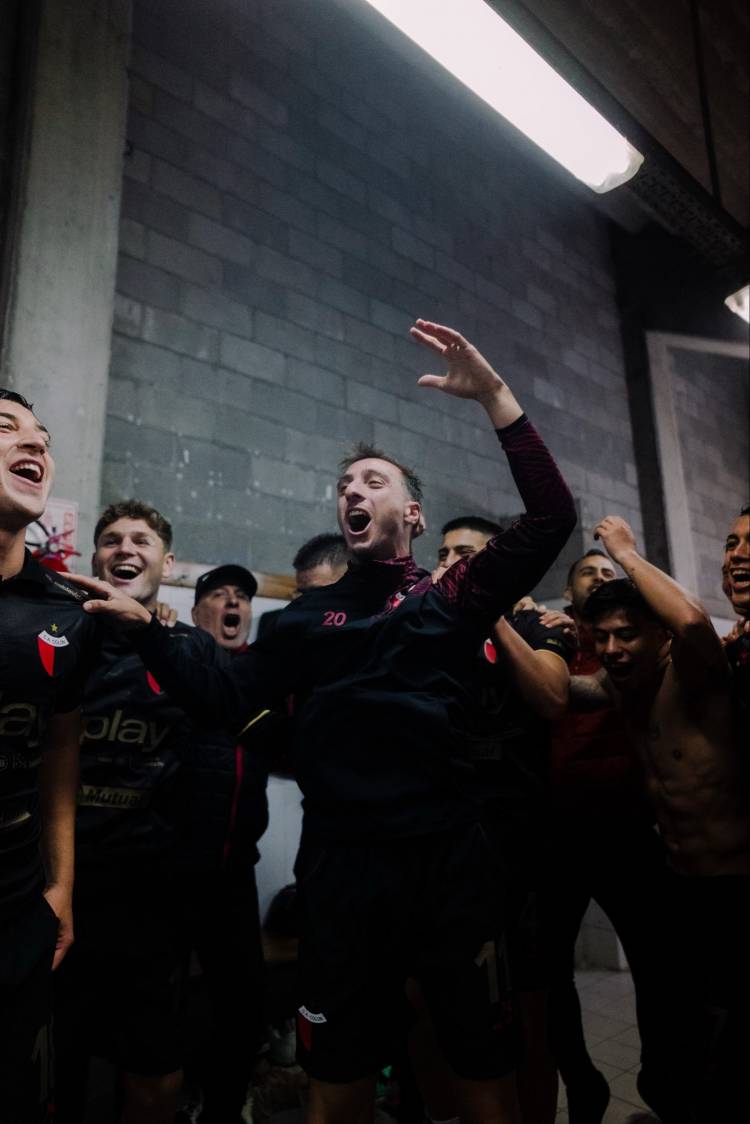Volvió el verdadero Colón: goleada, carácter y sueño renovado