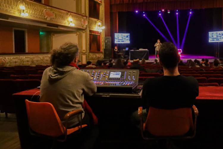 Más de 190 técnicos se capacitaron en el Teatro Municipal