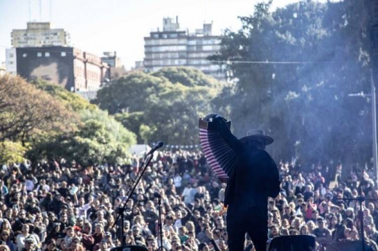 20 de Junio: Rosario vivirá una gran fiesta popular para celebrar la bandera con un cierre especial de Abel Pintos