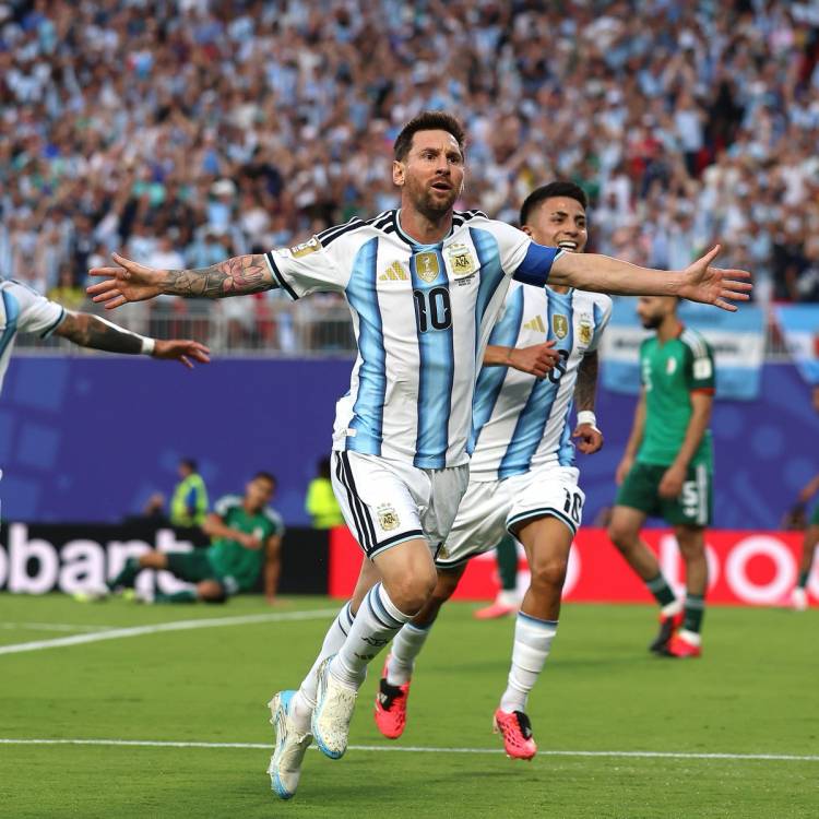 Otro golazo de Messi y un hat-trick inolvidable ante Argelia