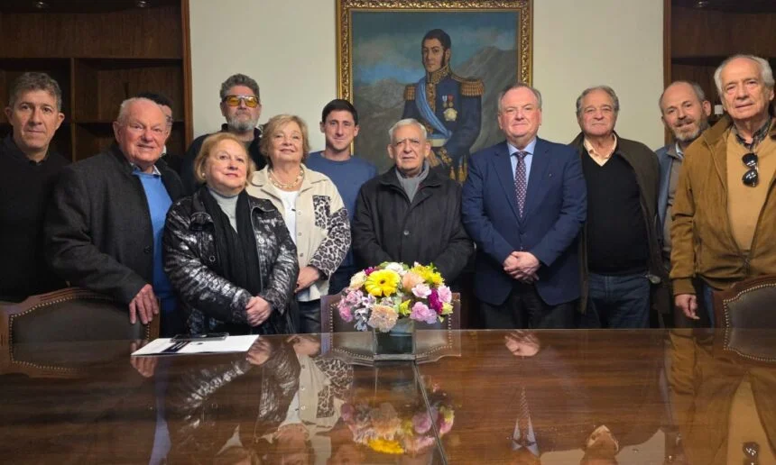 Asociaciones Italianas y Vecinal Sur sumaron sus aportes para poner en valor la Plaza frente a legislatura