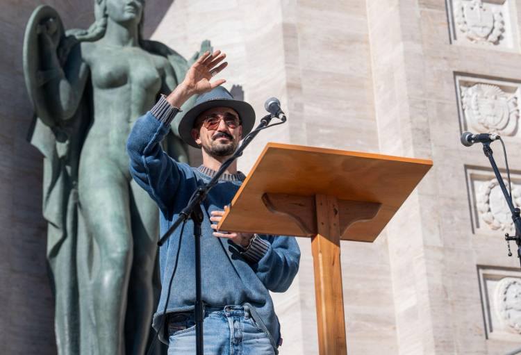 Día de la Bandera: Abel Pintos cerrará la fiesta frente al recuperado Monumento