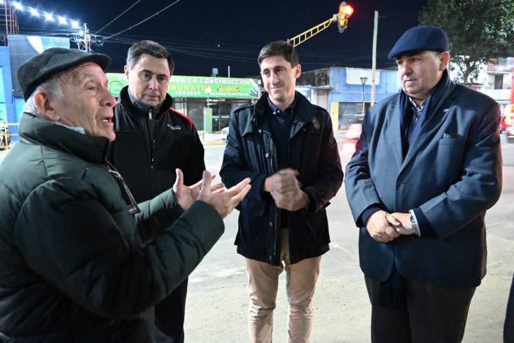 Facundo Zuviría brilla más: Inauguraron 12 cuadras de guirnaldas lumínicas para potenciar el comercio local