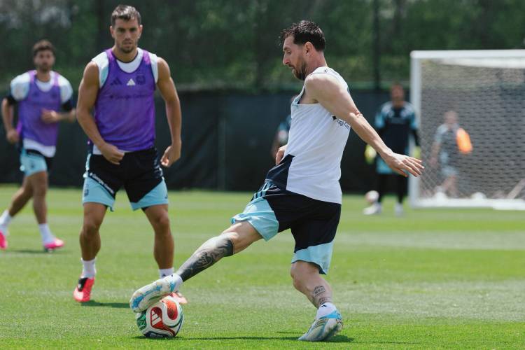 Scaloni analiza cambios para enfrentar a Austria y mantiene abiertas varias dudas en la formación
