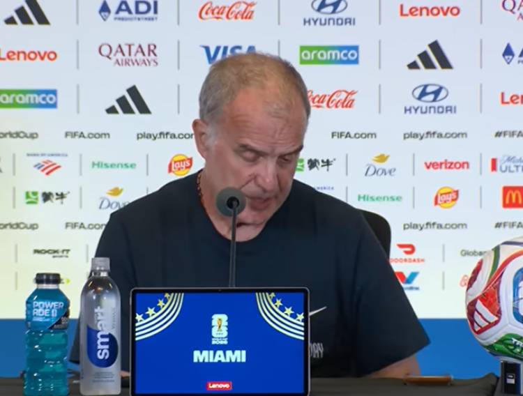 Bielsa criticó las pausas de hidratación del Mundial 2026: “No le agregan nada y le quitan mucho”