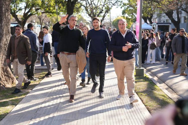 Pullaro inauguró la puesta en valor de la avenida J.J. Paso en la ciudad de Santa Fe