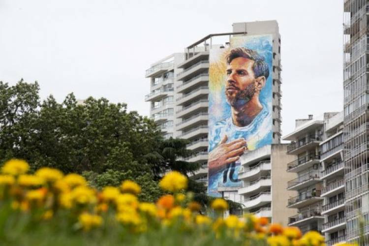 De otra galaxia, de mi ciudad: se concreta la puesta en valor del emblemático mural de Messi