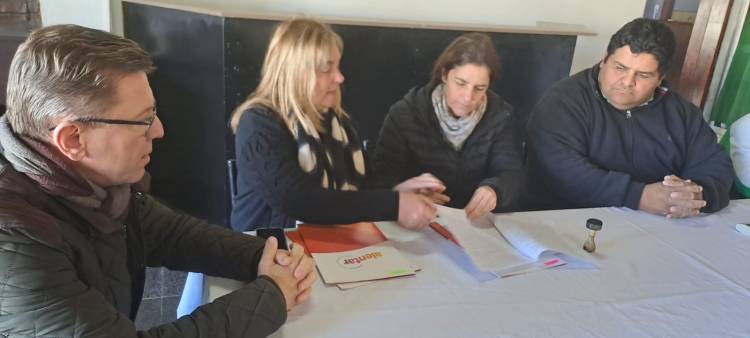 Borla y la provincia firmaron tres nuevos convenios del programa "Alentar" 