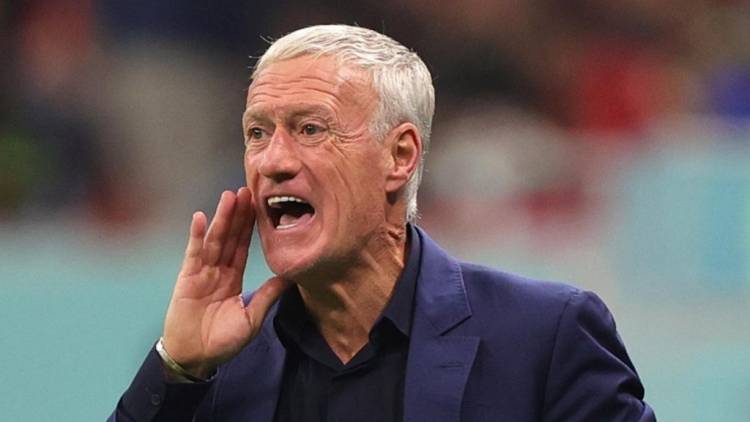 Deschamps metió a Francia en semis y avisó que "no hay que creerse campeones"