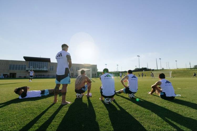 La Selección argentina volvió a los entrenamientos, con la mirada puesta en Inglaterra