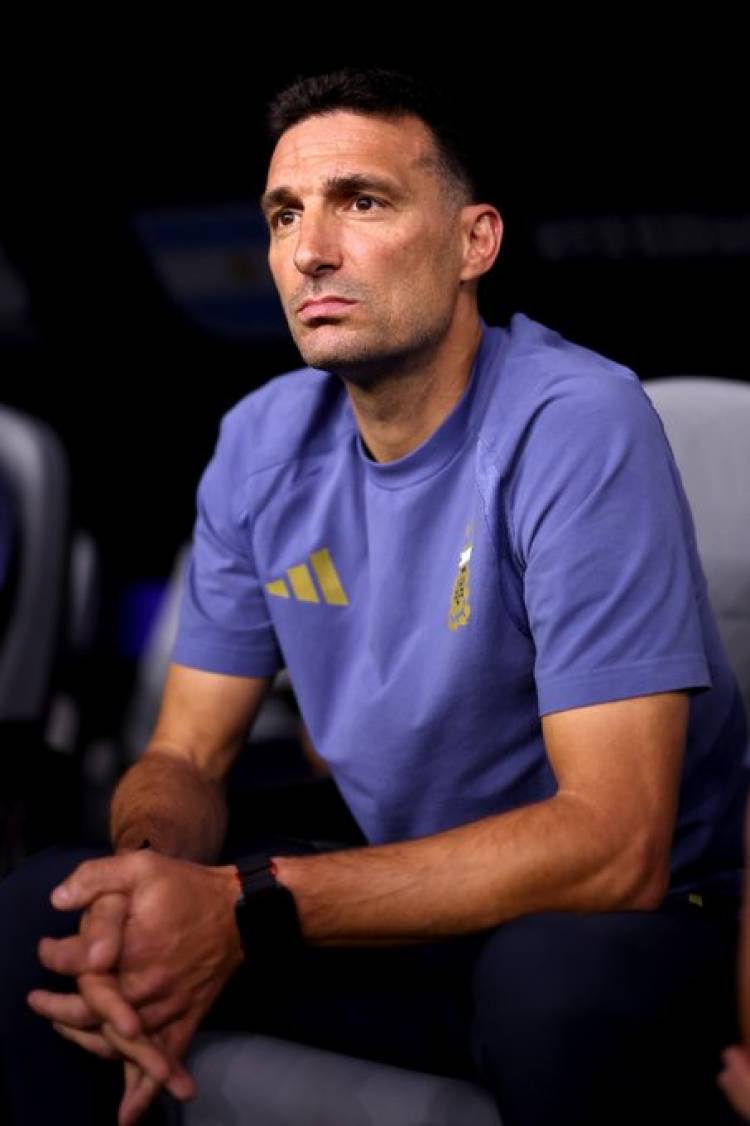 Lionel Scaloni sobre el equipo titular ante Inglaterra: “Podríamos hacer un cambio”