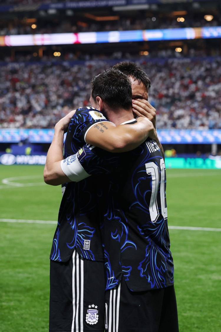 Lautaro Martínez y un cabezazo heroico para el 2-1 argentino ante Inglaterra