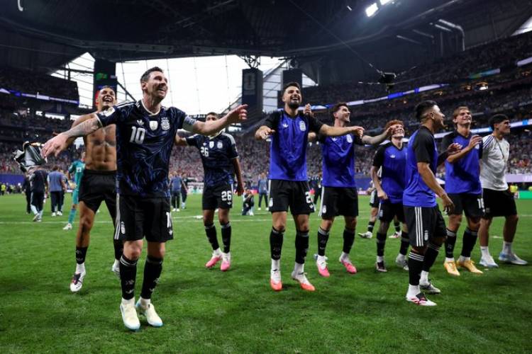 Messi celebró poder darle una alegría a los argentinos que no tienen trabajo y no llegan a fin de mes