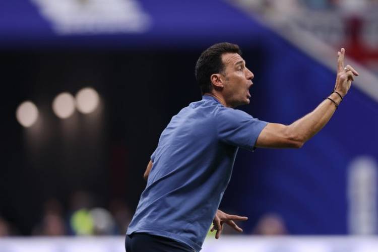 El increíble logro por el que va Scaloni: ¿cuántos técnicos ganaron dos Mundiales?