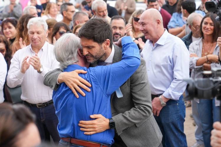 Pullaro participó de la entrega de 68 viviendas de UPCN en la ciudad de Santa Fe