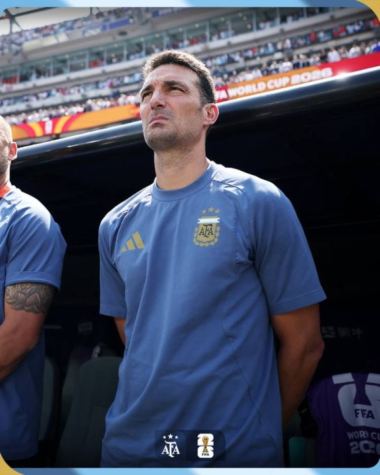 Scaloni hasta las lágrimas: el DT argentino puso en duda su continuidad tras la derrota ante España