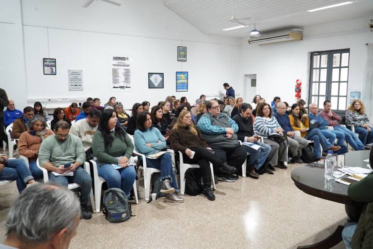 La asamblea provincial de Amsafe rechazó la propuesta salarial y resolvió un plan de lucha