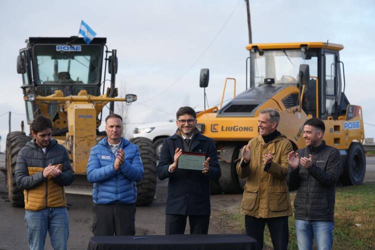 Pullaro puso en marcha la recuperación de la Ruta Nacional A012: “Hay un Gobierno Provincial que se hace cargo porque tiene un plan de obra pública y piensa en los santafesinos”