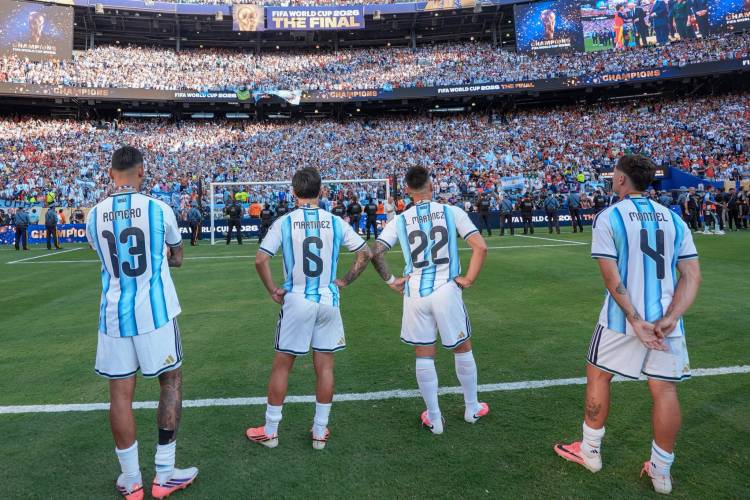 Lisandro Martínez fue homenajeado en su ciudad natal: “Pusimos a Argentina en lo más alto”