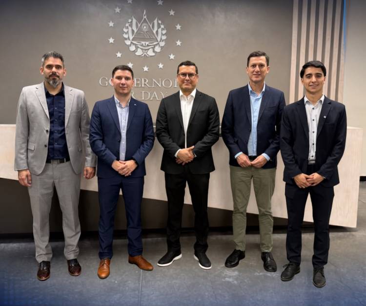 Juan Argañaraz profundizó el modelo de telemedicina de El Salvador para fortalecer su proyecto “Medicina Digital Santa Fe 360”