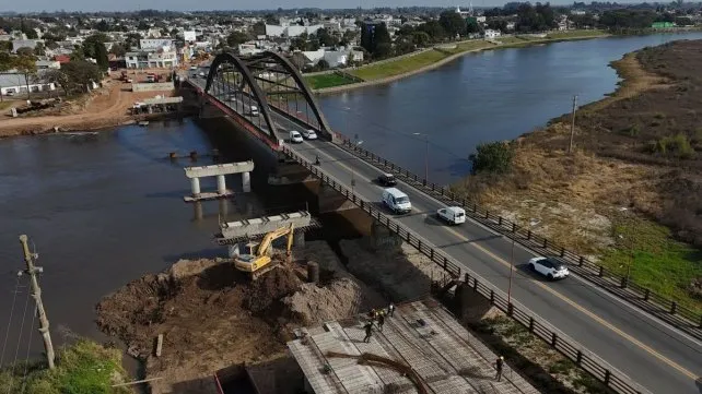 Nuevo Puente Carretero: comenzaron los pilotes sobre el río Salado y ratifican la fecha de finalización
