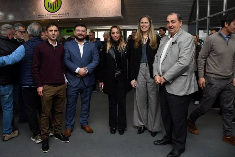 Poletti participó de los festejos por el 45° aniversario del Mercado de Productores y Abastecedores