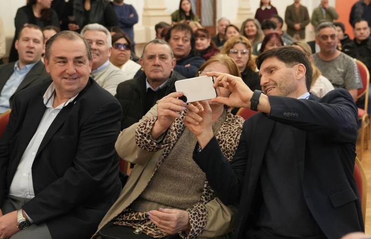 Pullaro entregó las escrituras de sus viviendas a 32 familias de Santa Fe y Santo Tomé