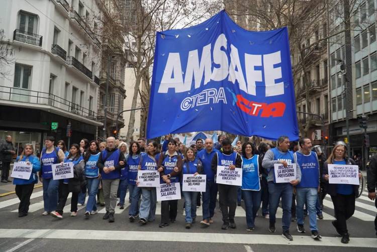 Amsafé participó de la masiva movilización en defensa de la educación pública 
