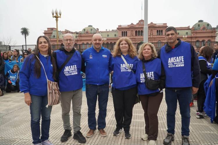 Amsafé participó de la masiva movilización en defensa de la educación pública 