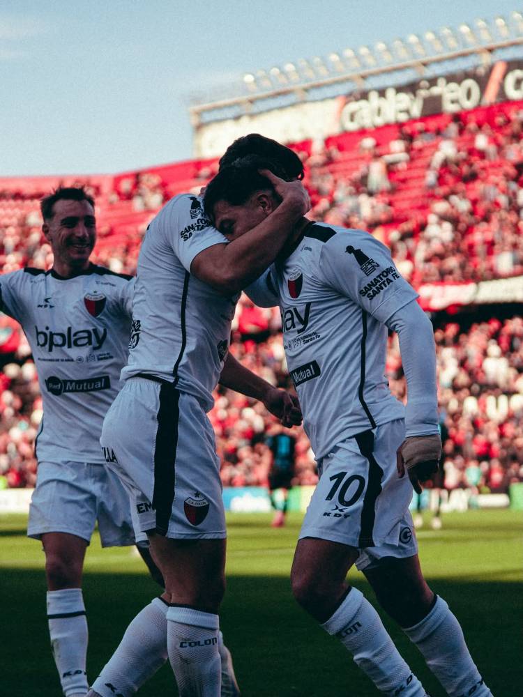 Sin brillar, pero ganando: Colón festejó ante San Telmo en el debut de Delfino