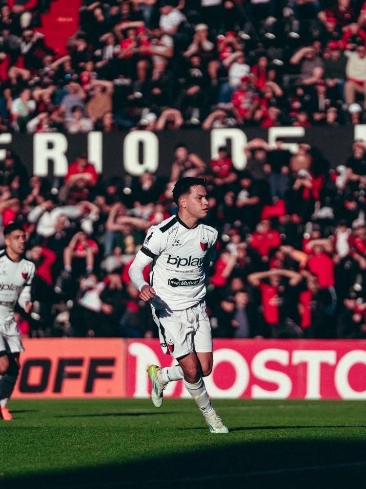 Ignacio Lago, figura y goleador de Colón: "No hay que perder más puntos"