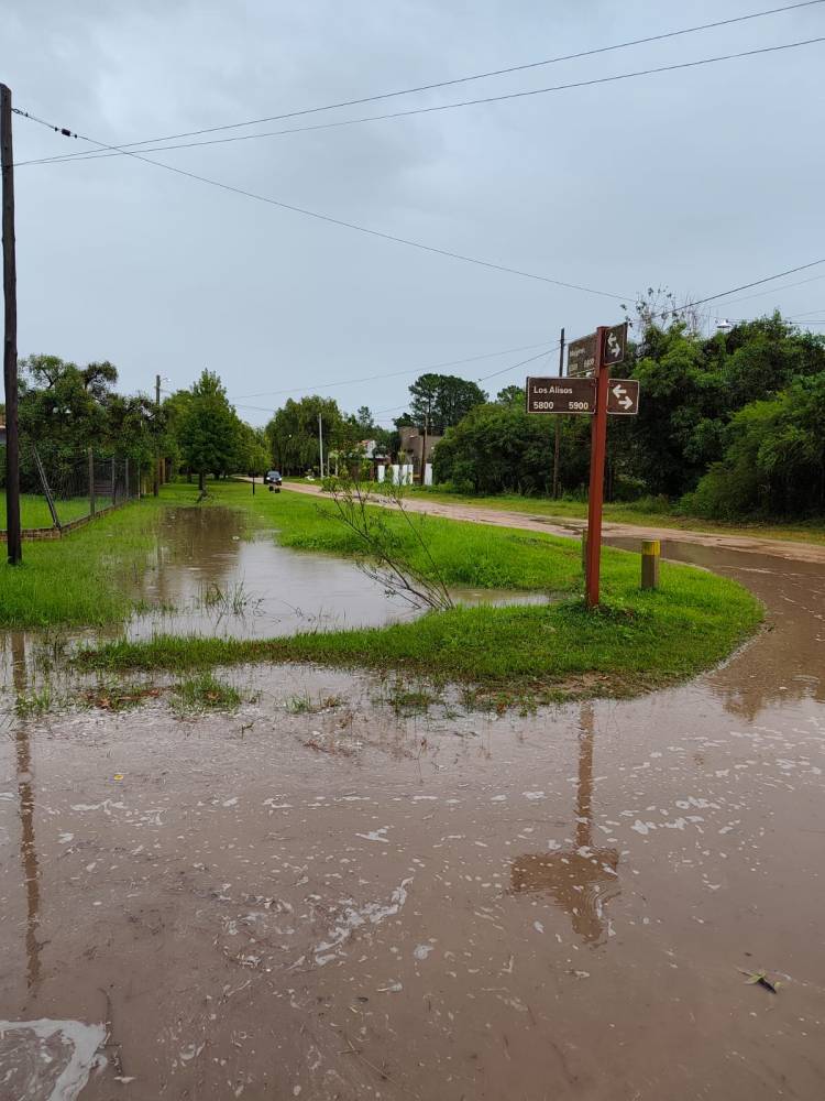 Desagües obstruidos y calles anegadas: vecinos de Colastiné Norte reclaman mantenimiento y un plan de contingencia