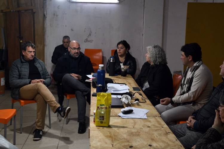 El Municipio avanza con vecinos de Los Hornos en un proyecto para ampliar la red de cloacas