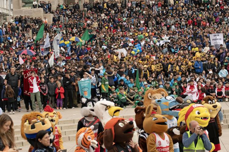 La ciudad del deporte: más de 7.000 niñas y niños colmaron el Monumento en el Encuentro Nacional de Mini Básquet