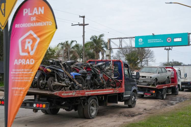 Plan de Ordenamiento: Provincia retiró vehículos abandonados de la Subcomisaría 18ª de Santa Fe