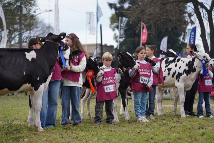 Los mini presentadores se quedaron con los aplausos en la pista